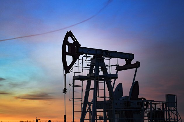 Цены на нефть падают на ожидании замедления деловой активности в мире