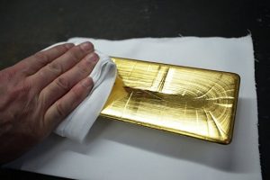 Цена на золото ускорила рост