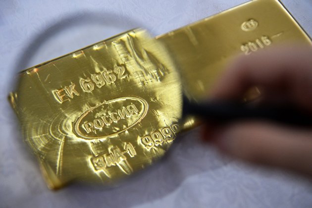 Золото дорожает в ожидании заседания ФРС США