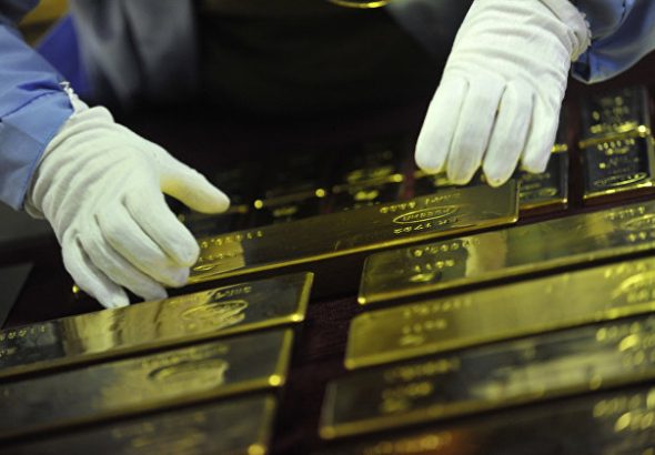 Золото торгуется в пределах узкого диапазона в ожидании решения ФРС